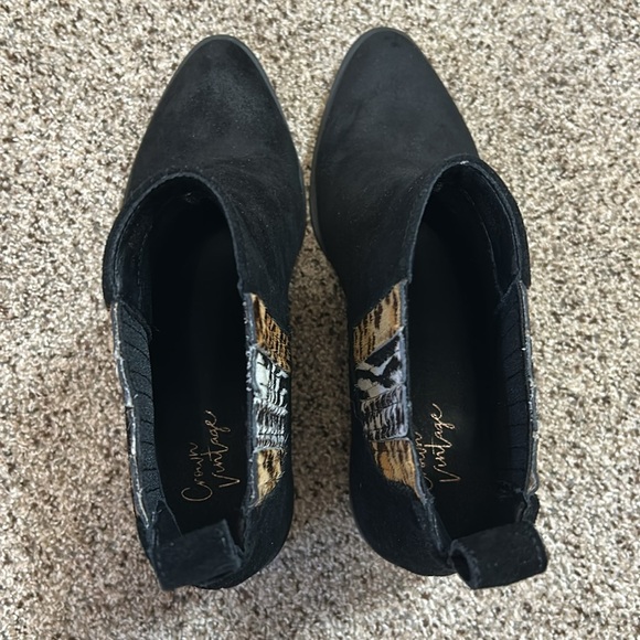 CROWN VINTAGE Tolana black suede animal print ankle booties size 8.5 - Picture 8 of 16